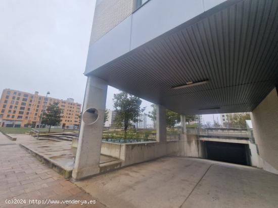 VENTA PLAZA GARAJE MARITURRI - CALLE OYON JUNTO PLAZA PORTICADA - ALAVA