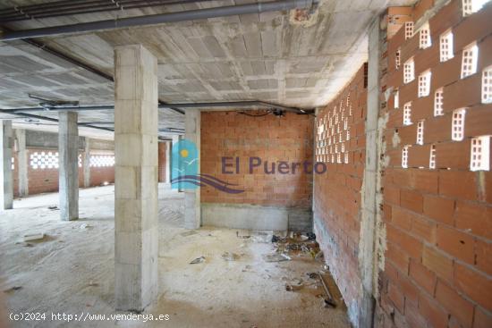 LOCAL COMERCIAL MUY CERCA DE LA PLAYA CON PLAZA DE APARCAMIENTO. - MURCIA