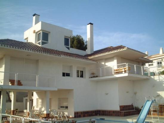 VILLA DE LUJO EN SEGUNDA LINEA DE PLAYA EN DEHESA DE CAMPOAMOR - ALICANTE