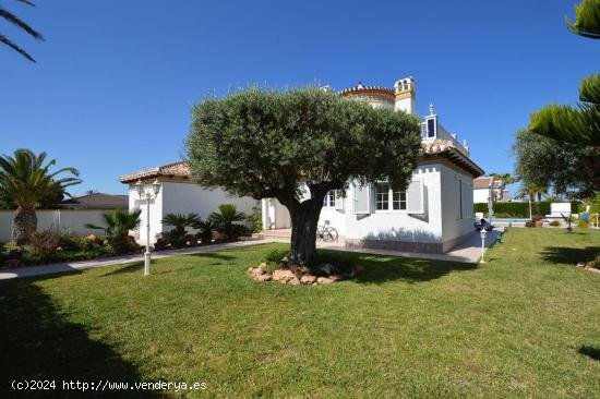 VILLA CON GRAN PARCELA EN CABO ROIG - ALICANTE