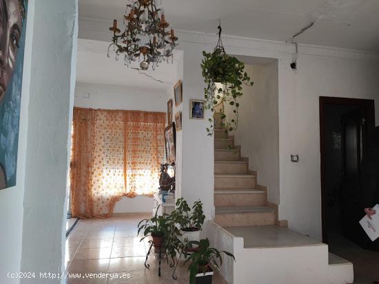 Espaciosa y luminosa Casa de Pueblo de 3 Plantas en El Cuervo, Sevilla/Cádiz. - SEVILLA