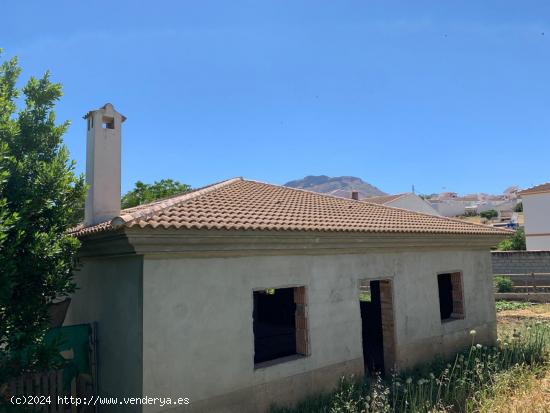 UNA CASA RURAL CON TERRENO PARA FINALIZAR PROYECTO. - MALAGA