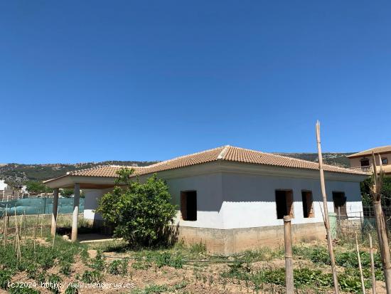 UNA CASA RURAL CON TERRENO PARA FINALIZAR PROYECTO. - MALAGA