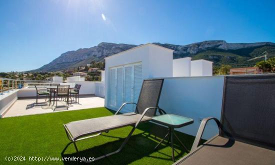 ADOSADO MODERNO CON JARDIN Y SOLARIUM - ALICANTE