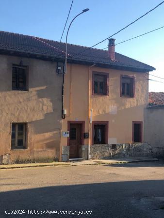 CASA CON PATIO EN BRUGOS DE FENAR - LEON