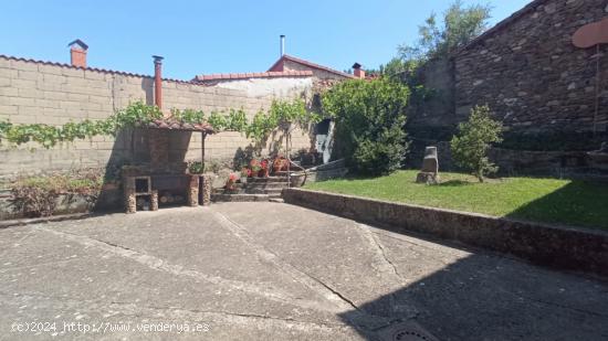 CASA Y TERRENO EN EL TORÍO - LEON