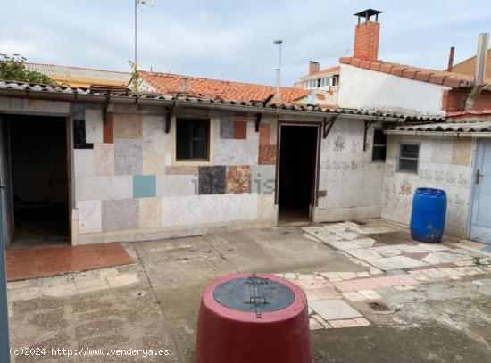  CASA ADOSADA EN TROBAJO DE CAMINO - LEON 