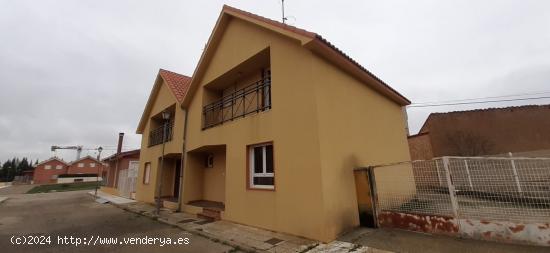 DISPONIBLES DOS CHALETS EN ZONA RURAL - ZAMORA