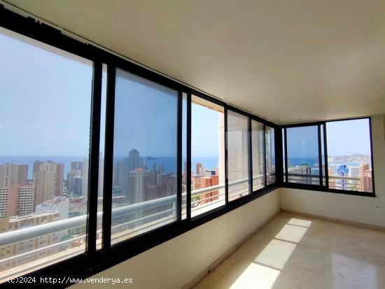  SE VENDE ATICO EN BENIDORM CON VISTAS IMPRESIONANTES - ALICANTE 