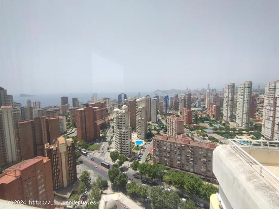 SE VENDE ATICO EN BENIDORM CON VISTAS IMPRESIONANTES - ALICANTE