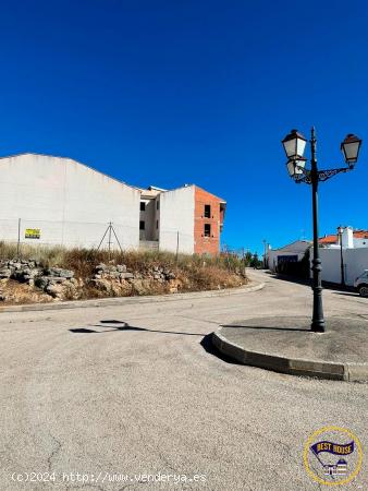 SOLAR UBANO EN ARCAS - CUENCA