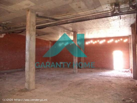 Se vende o se alquila Local en bruto en Residencial Gredos - CACERES