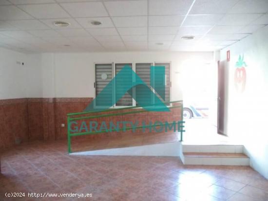 SE VENDE local en zona Mejostilla - CACERES