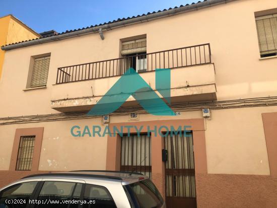 Se VENDE casa en zona PLAZA ITALIA - CACERES