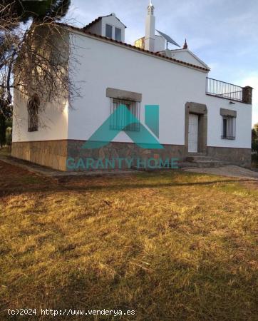  Se VENDE MAGNÍFICO CHALET CON PARCELA en las VIÑAS de BROZAS - CACERES 