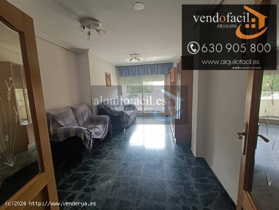  SE VENDE PISO CON GARAJE, TRASTERO Y PATIO DE 80 METROS POR 155000€ 