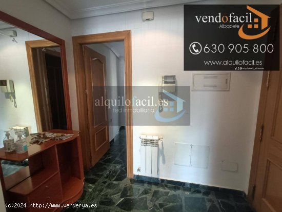 SE VENDE PISO CON GARAJE, TRASTERO Y PATIO DE 80 METROS POR 155000€