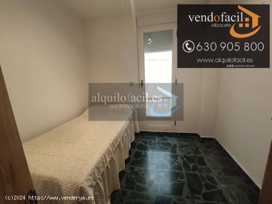 SE VENDE PISO CON GARAJE, TRASTERO Y PATIO DE 80 METROS POR 155000€