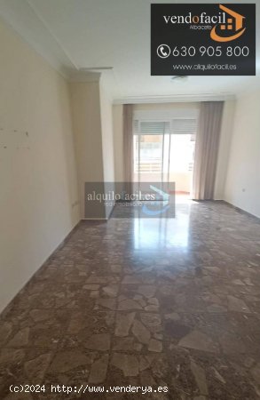  SE VENDE PISO EN C/ CALDEREROS CON GARAJE Y TRASTERO DE 3 HABITACIONES POR 220000€ 