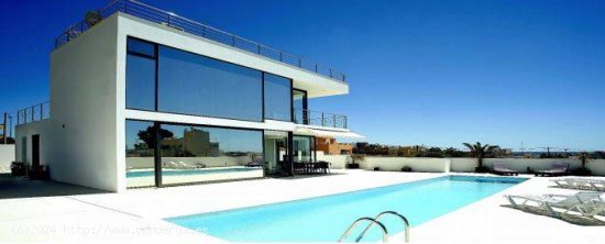 ESTUPENDA VILLA  TURISTICA CON VISTAS CERCA DE IBIZA ( Precio semanal)