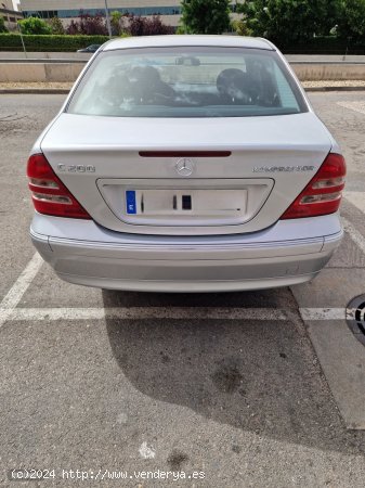 Mercedes Clase C 200 k de 2003 con 116.000 Km por 4.300 EUR. en Madrid