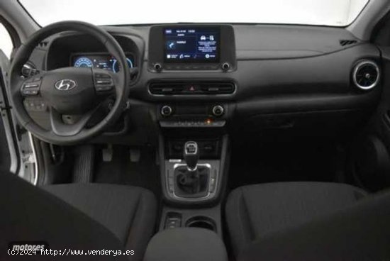 Hyundai Kona 1.0 TGDI Maxx 4x2 de 2023 con 10.654 Km por 21.390 EUR. en Sevilla