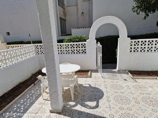 TORREVIEJA CASCO URBANO DUPLEX 2 HABS PISCINA COMUNITARIA 113.900 EUROS... - ALICANTE