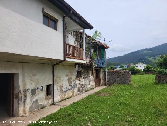 Casa con cuadra y desván en Ampuero - CANTABRIA