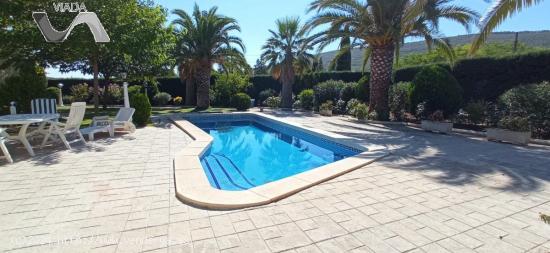 CHALET CON PISCINA - CIUDAD REAL