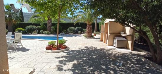 CHALET CON PISCINA - CIUDAD REAL