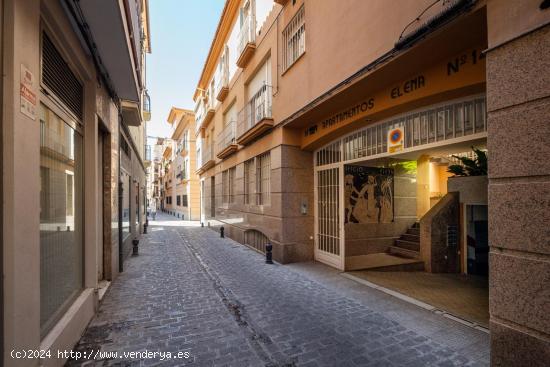 PLAZA DE GARAJE JUNTO A ALHAMAR Y CORTE INGLÉS. - GRANADA