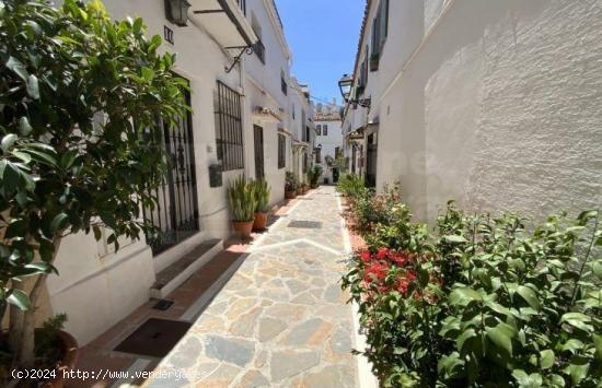 Preciosa casa con cinco dormitorios en el casco antiguo de Marbella - MALAGA