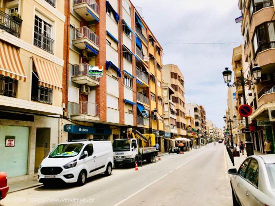 Traspaso de negocio en la avenida principal de Guardamar. - ALICANTE