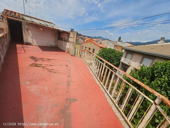 SANT CELONI (CENTRO):  PISO TIPO DUPLEX PARA REFORMAR - BARCELONA