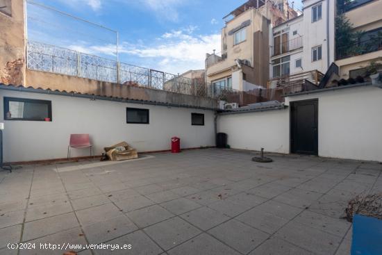 VIVIENDA DE 245 M² CON PATIO DE 70 M² - BARCELONA