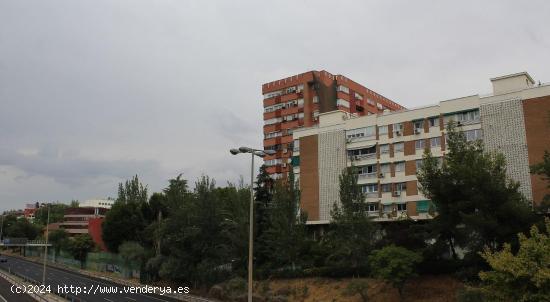 Coqueta vivienda en Ciudad lineal con garaje y terraza - MADRID