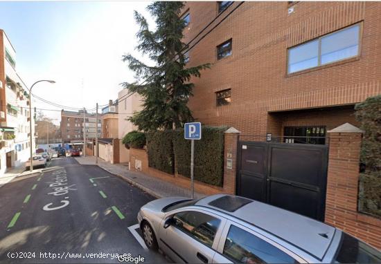 Coqueta vivienda en Ciudad lineal con garaje y terraza - MADRID