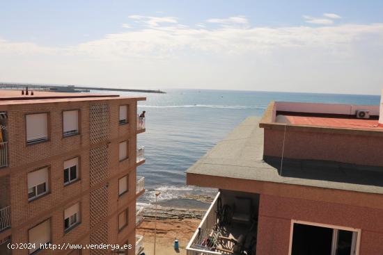 PRECIOSO ÁTICO REFORMADO CON VISTAS AL MAR - ZONA PLAYA NAUFRAGOS, TORREVIEJA - - ALICANTE