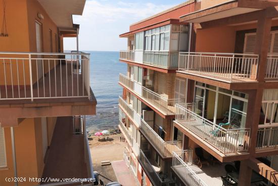 PRECIOSO ÁTICO REFORMADO CON VISTAS AL MAR - ZONA PLAYA NAUFRAGOS, TORREVIEJA - - ALICANTE