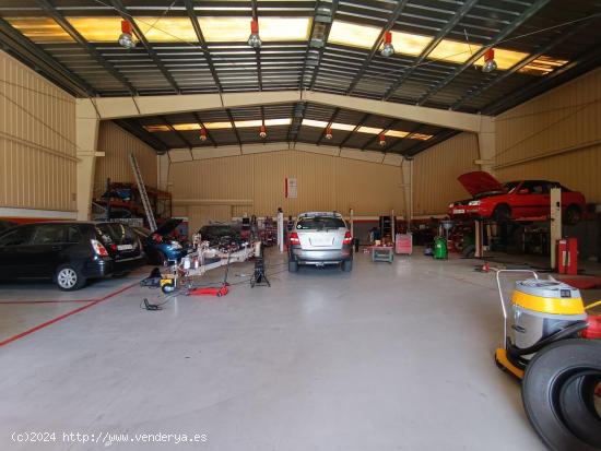  Taller automovil y parcela muy bien ubicados en la zona industrial de l'Hospitalet de l'Infant - TAR 