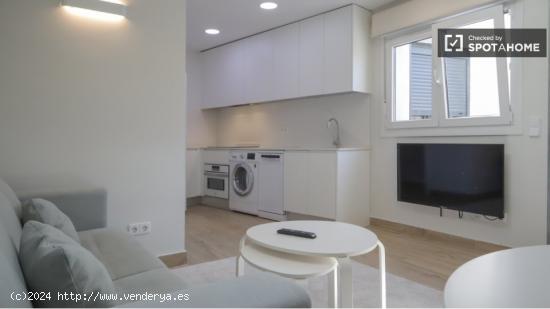 Se alquila apartamento de 1 dormitorio en Valdeacederas - MADRID