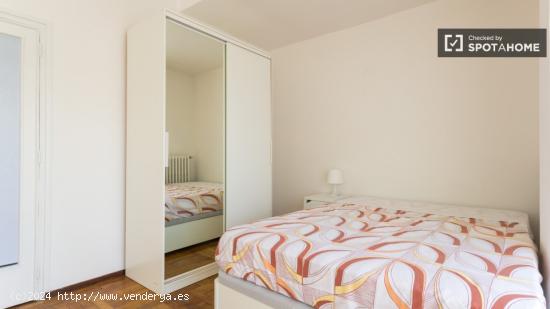 Habitación enorme con amplio espacio de almacenamiento en el apartamento compartido, Nueva España 