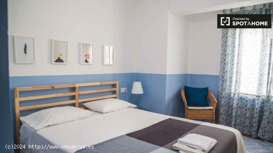 Se alquila habitación en piso de 2 habitaciones en alquiler en Cabañal - VALENCIA