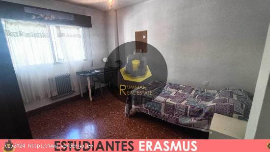 ERASMUS / Piso de CUATRO Dormitorios en el Centro - GRANADA