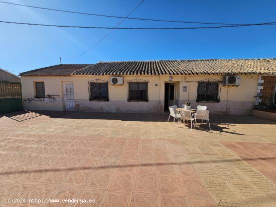 CASA CON TERRENO EN LOS CÁNOVAS - MURCIA