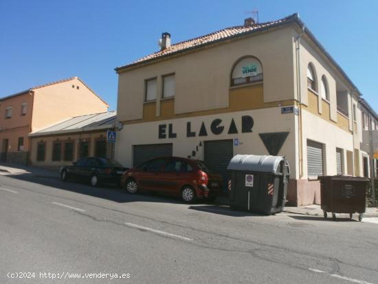 SE VENDE ADOSADO CON NEGOCIO HOSTELERIA EN EL CARMEN - SEGOVIA