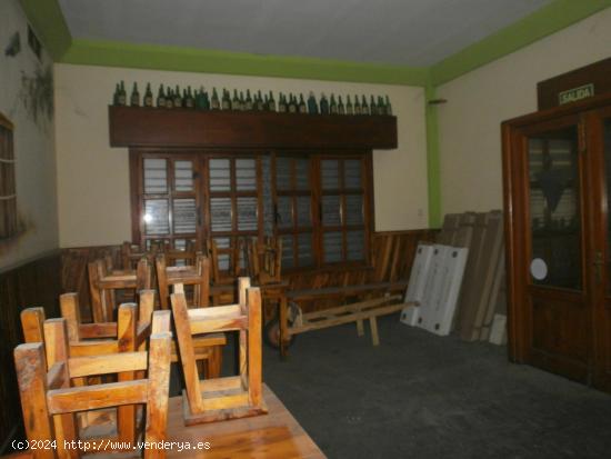 SE VENDE ADOSADO CON NEGOCIO HOSTELERIA EN EL CARMEN - SEGOVIA