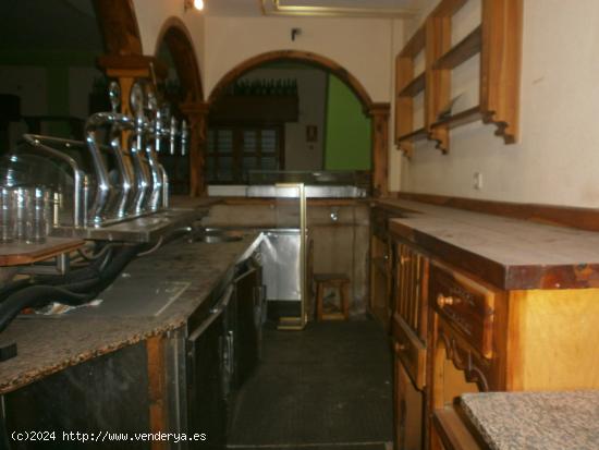 SE VENDE ADOSADO CON NEGOCIO HOSTELERIA EN EL CARMEN - SEGOVIA