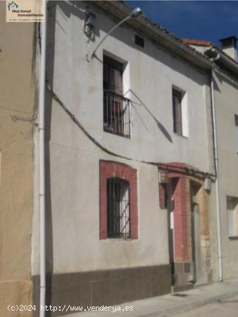 Casa de pueblo con patio - VALLADOLID