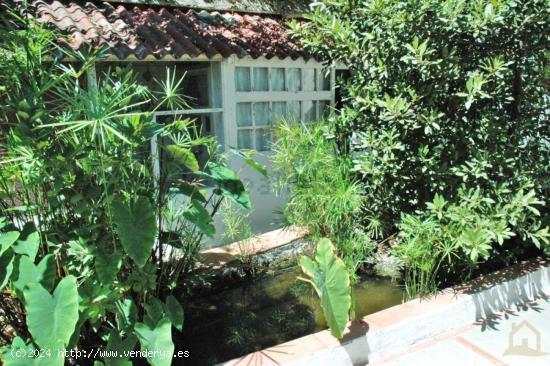 Finca urbana con grandes jardines en el Centro - CADIZ